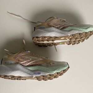 Brooks Caldera 7 Trail-Running Shoes – Women’s Size 9 (Tan)